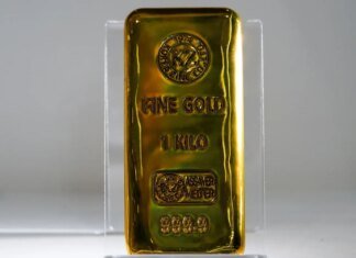 Золото стабилизировалось около $4765 на фоне ожиданий перемирия с Ираном