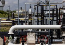 Украина завершит ремонт нефтепровода "Дружба" весной — Зеленский