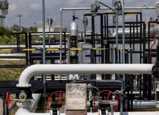 Украина завершит ремонт нефтепровода "Дружба" весной — Зеленский