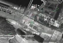 Удар в 1000 км от линии фронта — ССО показали уникальные кадры поражения буровых платформ РФ на шельфе Каспийского моря