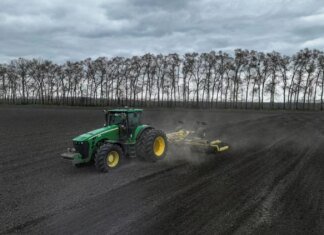 После многих лет войны украинские аграрии сокращают посевы из-за конфликта в Иране — СМИ