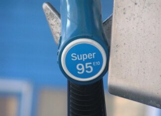 Сколько стоят бензин и дизель на украинских АЗС и повысятся ли они в цене