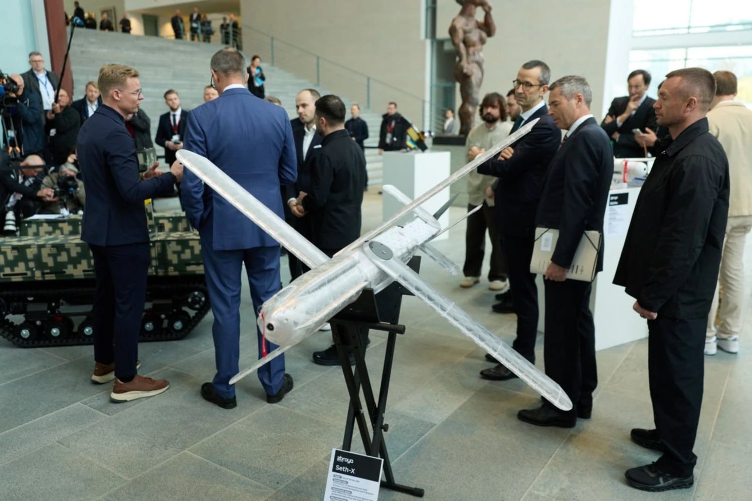 Украина и Германия подписали 10 новых соглашений о сотрудничестве, а кроме того совместно произведут уже 7 видов дронов — Зеленский