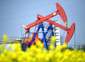 Россия пытается увеличить объемы поставок нефти после того, как работа черноморского порта была ограничена