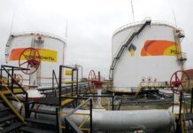 США возобновили действие санкций против российской нефти — СМИ