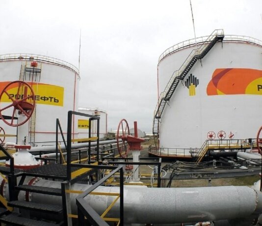 США возобновили действие санкций против российской нефти — СМИ