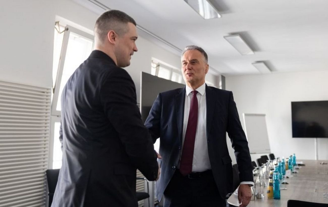 Ракеты для F-16 и новые ПВО: Украина заключила мощное соглашение с Diehl Defence