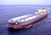 Первый танкер с нефтью вышел из Ормузского пролива на фоне блокады США — СМИ