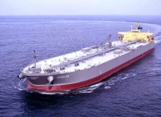 Первый танкер с нефтью вышел из Ормузского пролива на фоне блокады США — СМИ