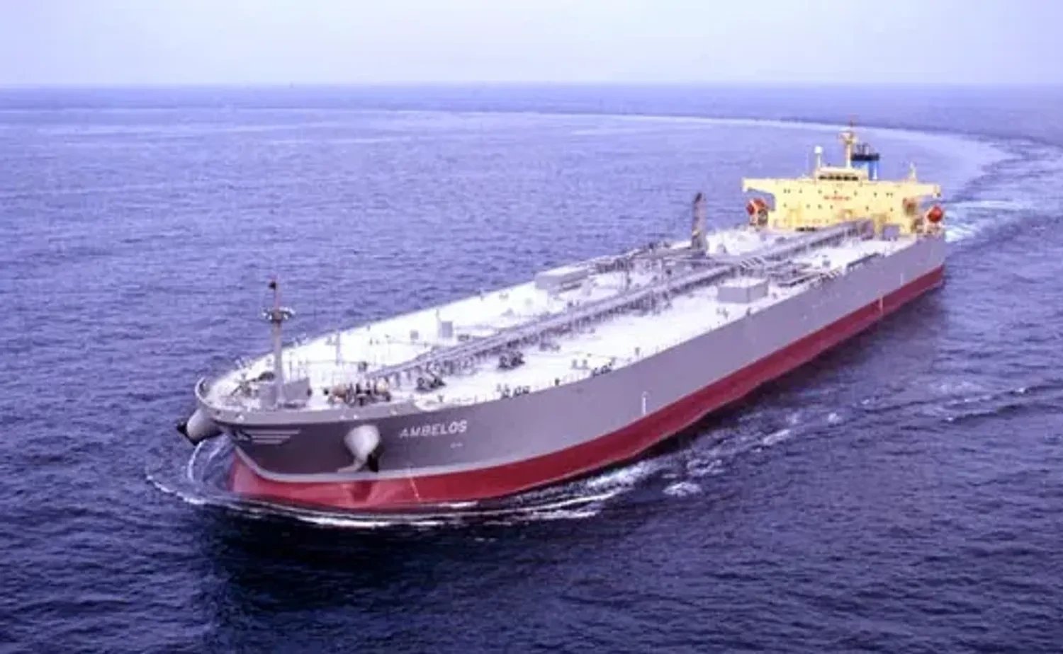 Первый танкер с нефтью вышел из Ормузского пролива на фоне блокады США — СМИ