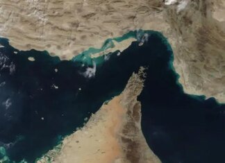 Иран снова закрыл Ормузский пролив и развернул нефтяные танкеры — СМИ