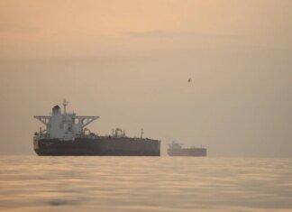 Судоходство в Ормузском проливе снова почти остановилось после действий Ирана