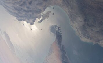 Движение судов через Ормузский пролив практически остановилось — СМИ