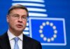 Комиссар ЕС: первый транш из €90 млрд Украине должен поступить до конца мая — начала июня