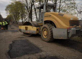 В Украине отремонтировали более 5,7 млн кв. м дорог – правительство заявило о рекордных темпах