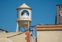 Paramount просит FCC одобрить иностранное финансирование сделки с Warner Bros