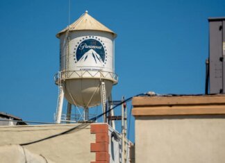 Paramount просит FCC одобрить иностранное финансирование сделки с Warner Bros