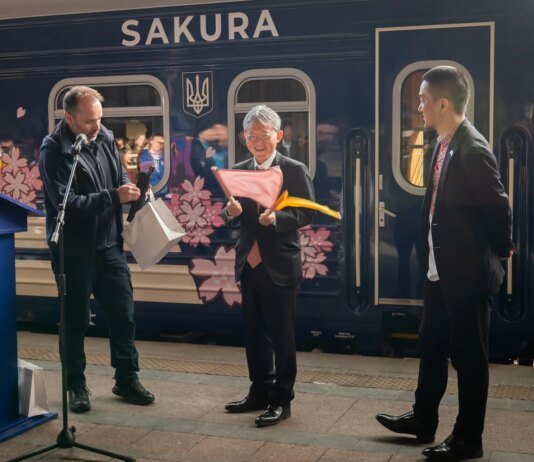 В Украине появился новый флагманский поезд "Сакура" на маршруте Киев-Ужгород