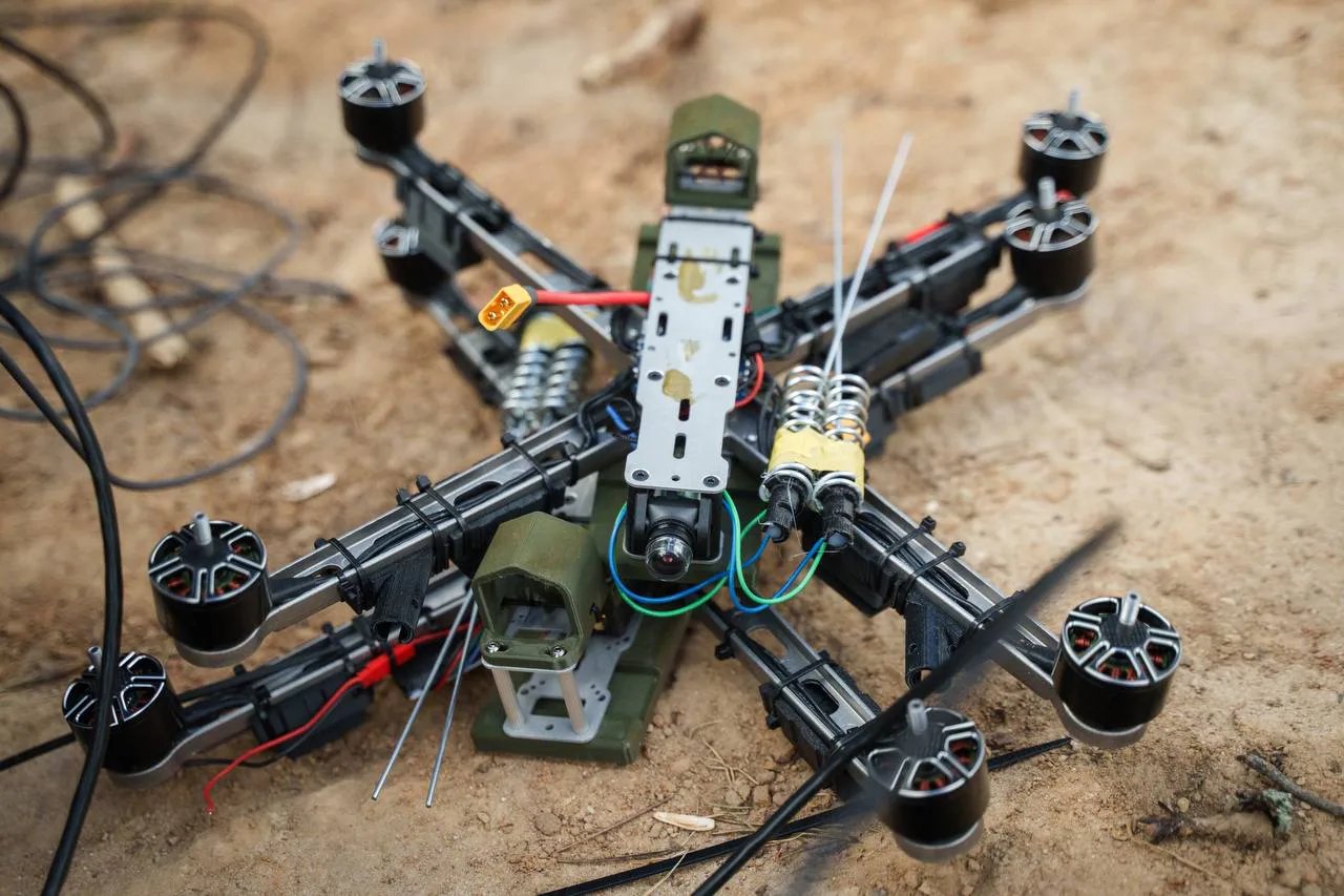 Преодолевали до 25 км и поражали цели под воздействием различных типов РЭБ — в Украине испытали новое поколение ударных FPV-дронов