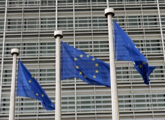 Украина сталкивается с риском ужесточения условий для кредита ЕС на €90 млрд — Bloomberg