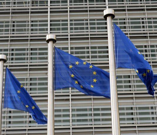 Украина сталкивается с риском ужесточения условий для кредита ЕС на €90 млрд — Bloomberg