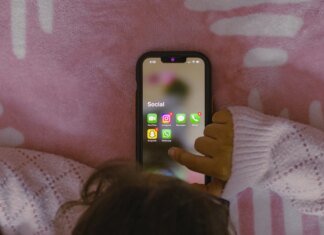 ЕС считает Meta неспособной оградить детей младше 13 лет от Facebook и Instagram