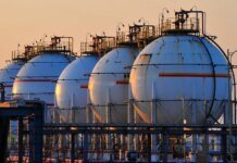 Новые СПГ-танкеры под российским флагом указывают на расширение "теневого флота" — Bloomberg
