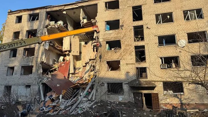 Почти 20 тысяч семей смогут получить компенсацию на ремонт поврежденного обстрелами жилья — Свириденко