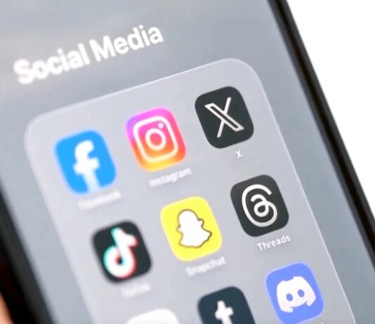 ЕС готовит штрафы для Meta из-за доступа детей к Facebook и Instagram