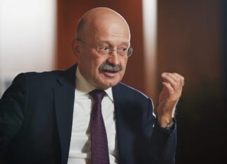 Был под ограничениями с 2022 года: США отменили санкции против экс-министра финансов РФ и банкира Задорнова