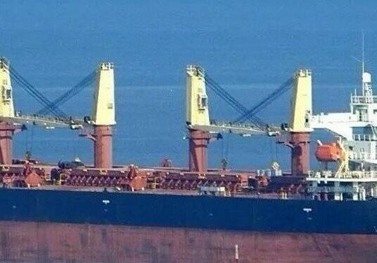 Россия атаковала Одесскую область: повреждено иностранное судно и порт, — ФОТО