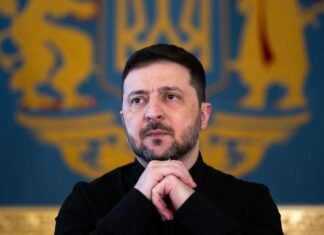 Нет глубокого понимания. Зеленский ответил на слова Вэнса о «торгах за территории»