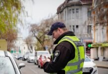 В Одессе задержали банду на машине с фейковыми «дипномерами» посольства США, — ФОТО