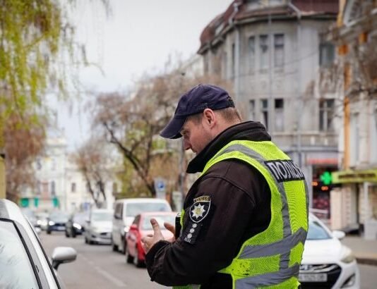 В Одессе задержали банду на машине с фейковыми «дипномерами» посольства США, — ФОТО