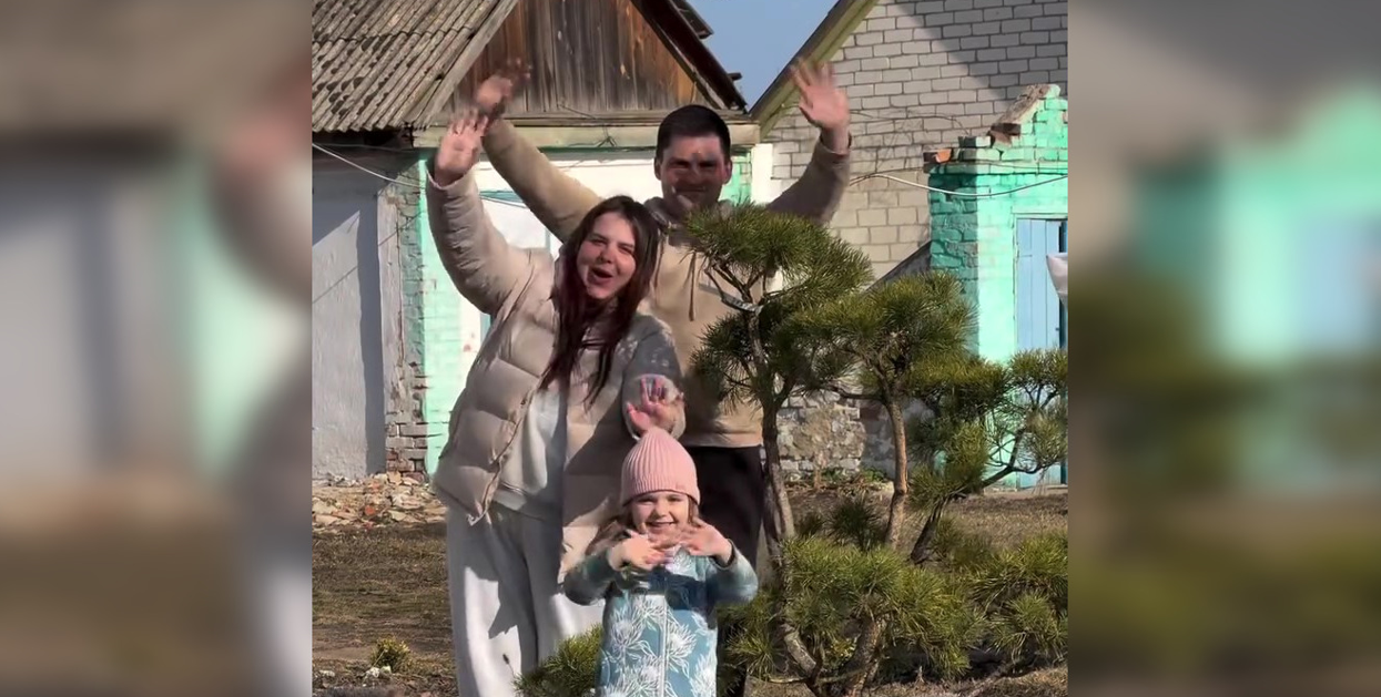 Семейство купило дом в селе и гектар земли, чтобы завести кур и кроликов (фото)