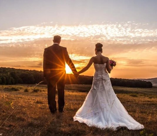 «Это не ваша свадьба»: семья жениха устроила скандал из-за костюмов и гостей