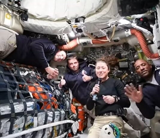 «Хьюстон, у нас проблемы»: астронавты миссии «Артемида-2» рассказали о тревожном сообщении с Земли