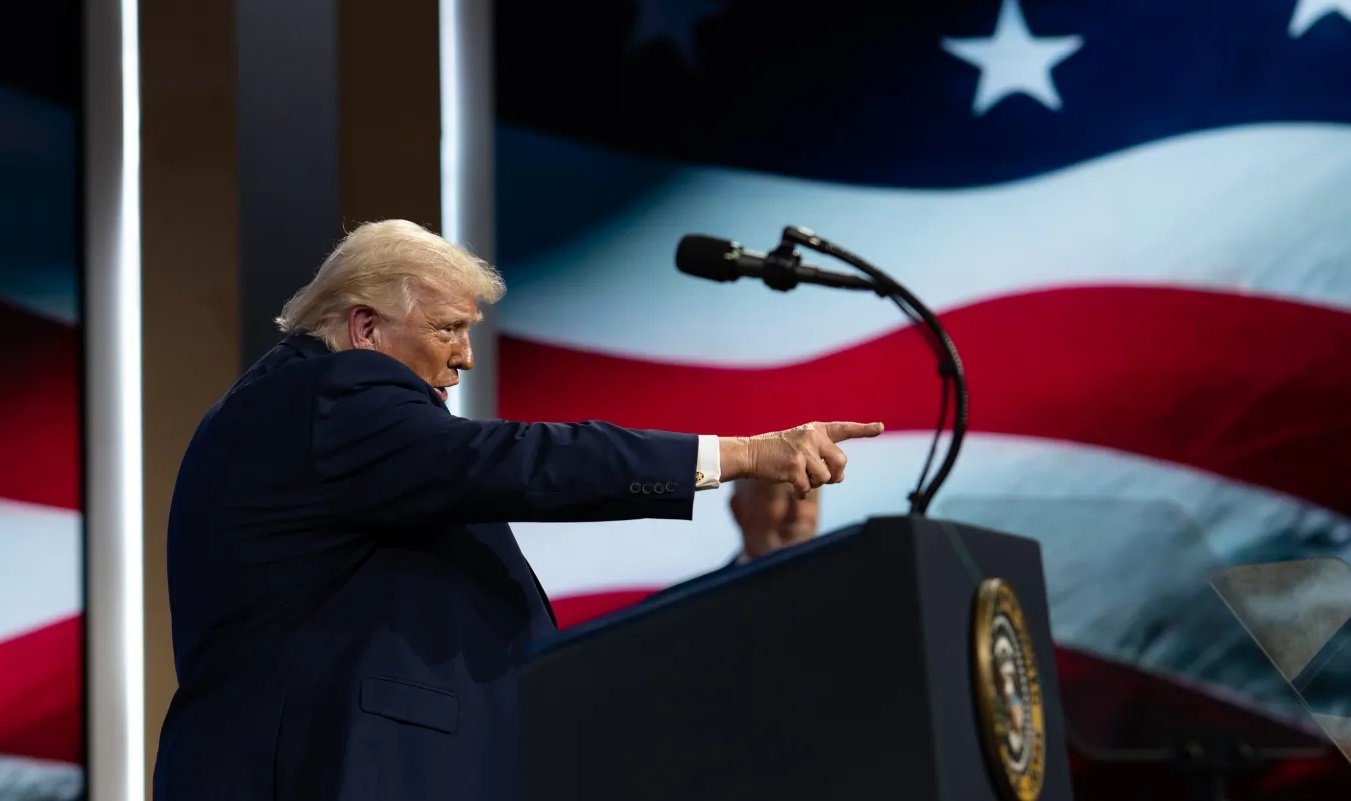 «Загружаем суда лучшим оружием»: Трамп ответил, что будет, если Иран не пойдет на сделку