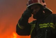 В Одесской области мужчину вытащили из горящего дома