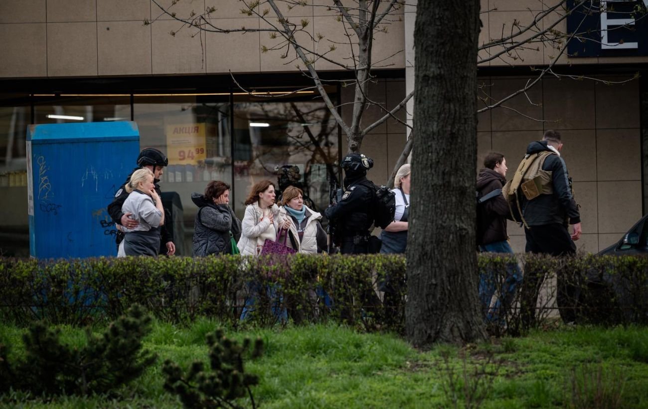 Полицейские, которые сбежали от стрельбы в Киеве, получили подозрение