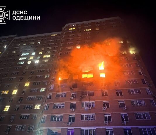РФ массированно ударила по Одессе: повреждены жилые дома, есть пострадавшие (видео)