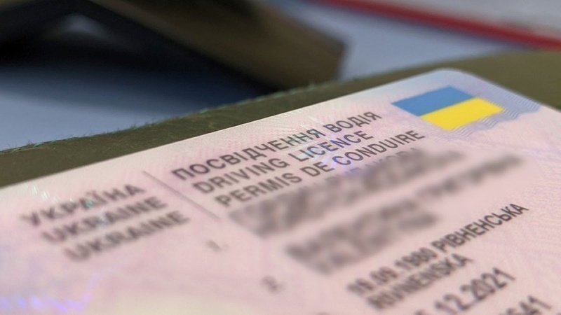 Работник Одесского припортового получил приговор за торговлю водительскими удостоверениями