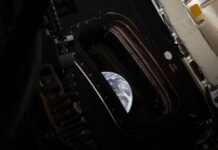 Artemis II уже на полпути к Луне: NASA показало впечатляющие фото Земли