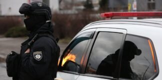 Во Львове мужчина стрелял в многоэтажке