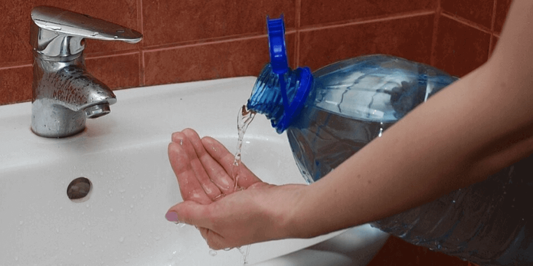 Не паниковать и готовиться: в Правительстве призвали украинцев делать запасы воды