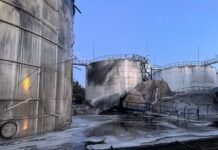 В Одесской области после обстрела РФ в акватории порта разлилось масло: есть ли риск экологической катастрофы