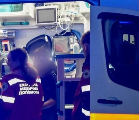 Спасатели вытащили троих детей из горевшей в центре Одессы квартиры