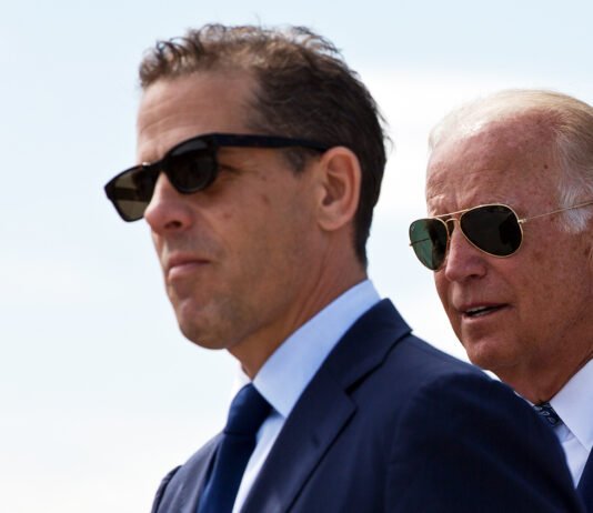 «Я все равно приду»: сын Байдена заявил о готовности биться в клетке с сыновьями Трампа