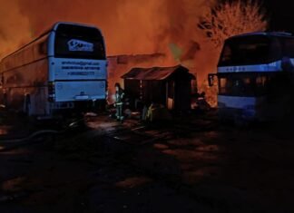 Повреждено судно в порту и уничтожены автобусы: РФ массированно ударила по Одесской области