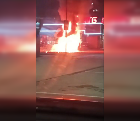 В Харькове взорвалось авто: пострадал прохожий, в Нацполиции рассказали подробности
